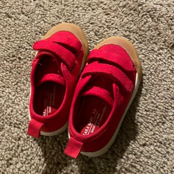 Zara - Picture 1 of 2